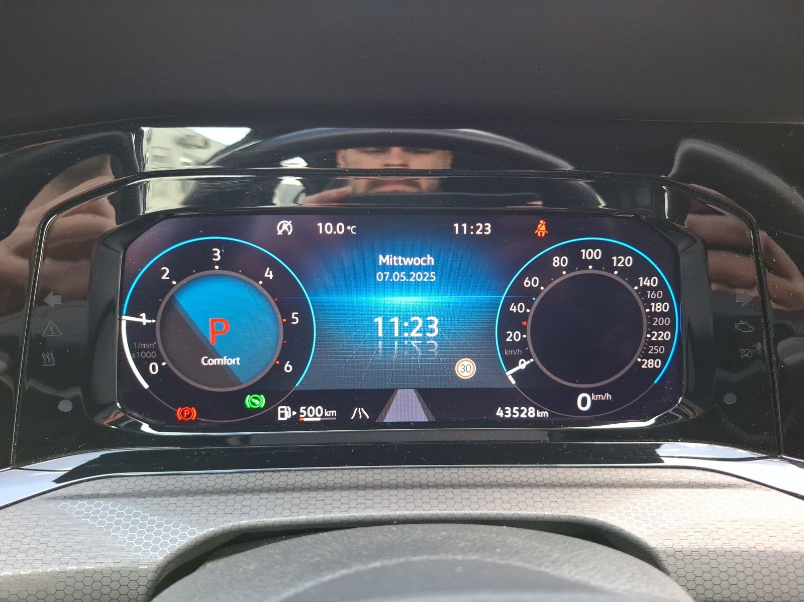 Fahrzeugabbildung Volkswagen Golf VIII GTD LEDplus Navi AID ACC PDC SH 19"