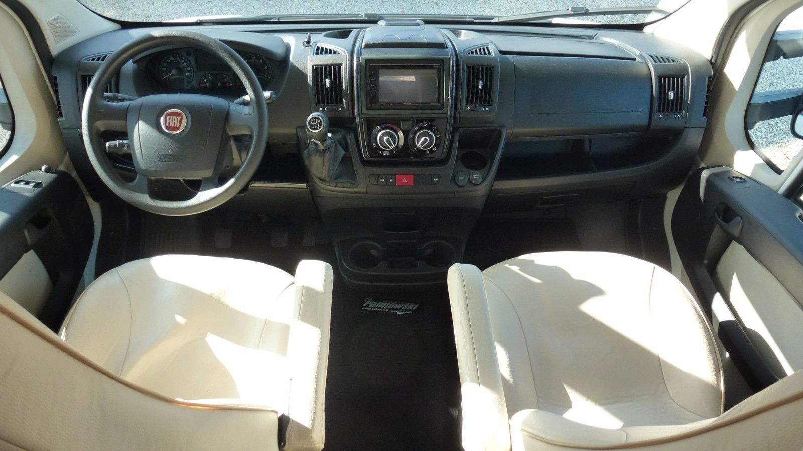 Fahrzeugabbildung XGO Dynamic 27 - 6 Schlaf- und 6 Sitzplätze -