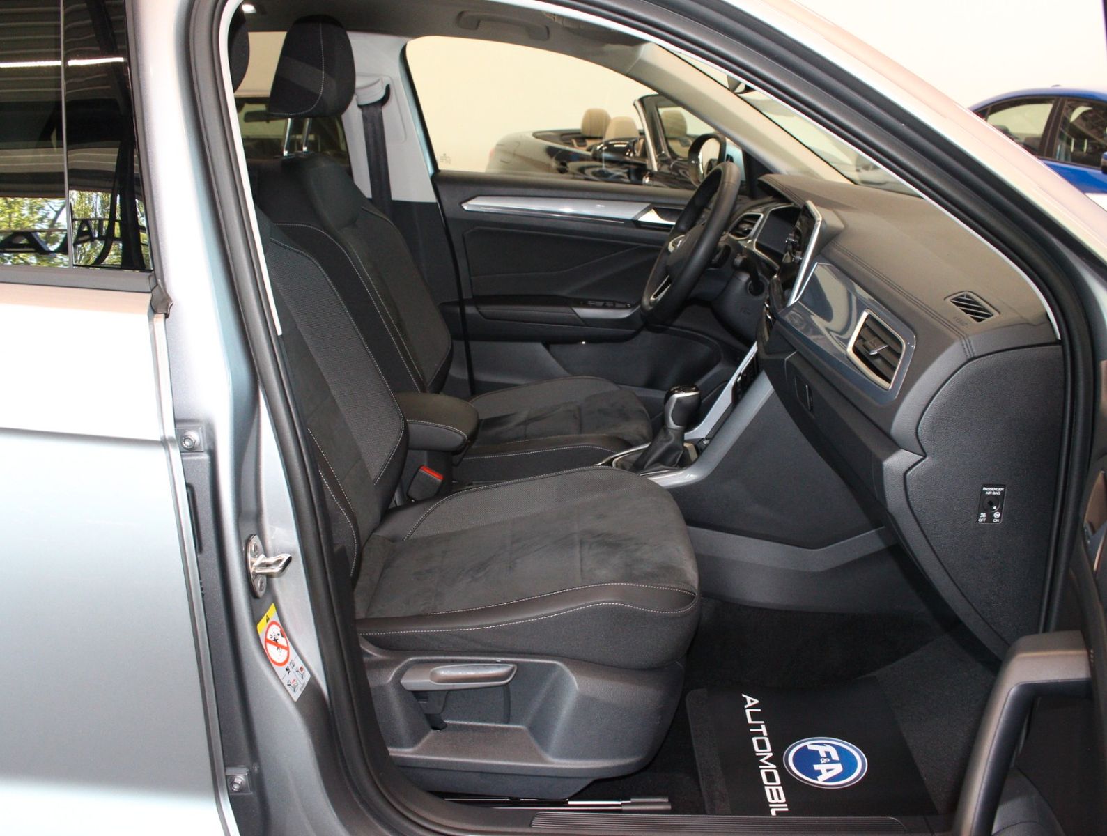 Fahrzeugabbildung Volkswagen T-Roc 1.5 TSI DSG Style*PNRM*Navi*Kamera