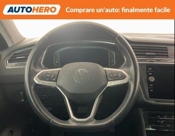 Volkswagen Tiguan - 12