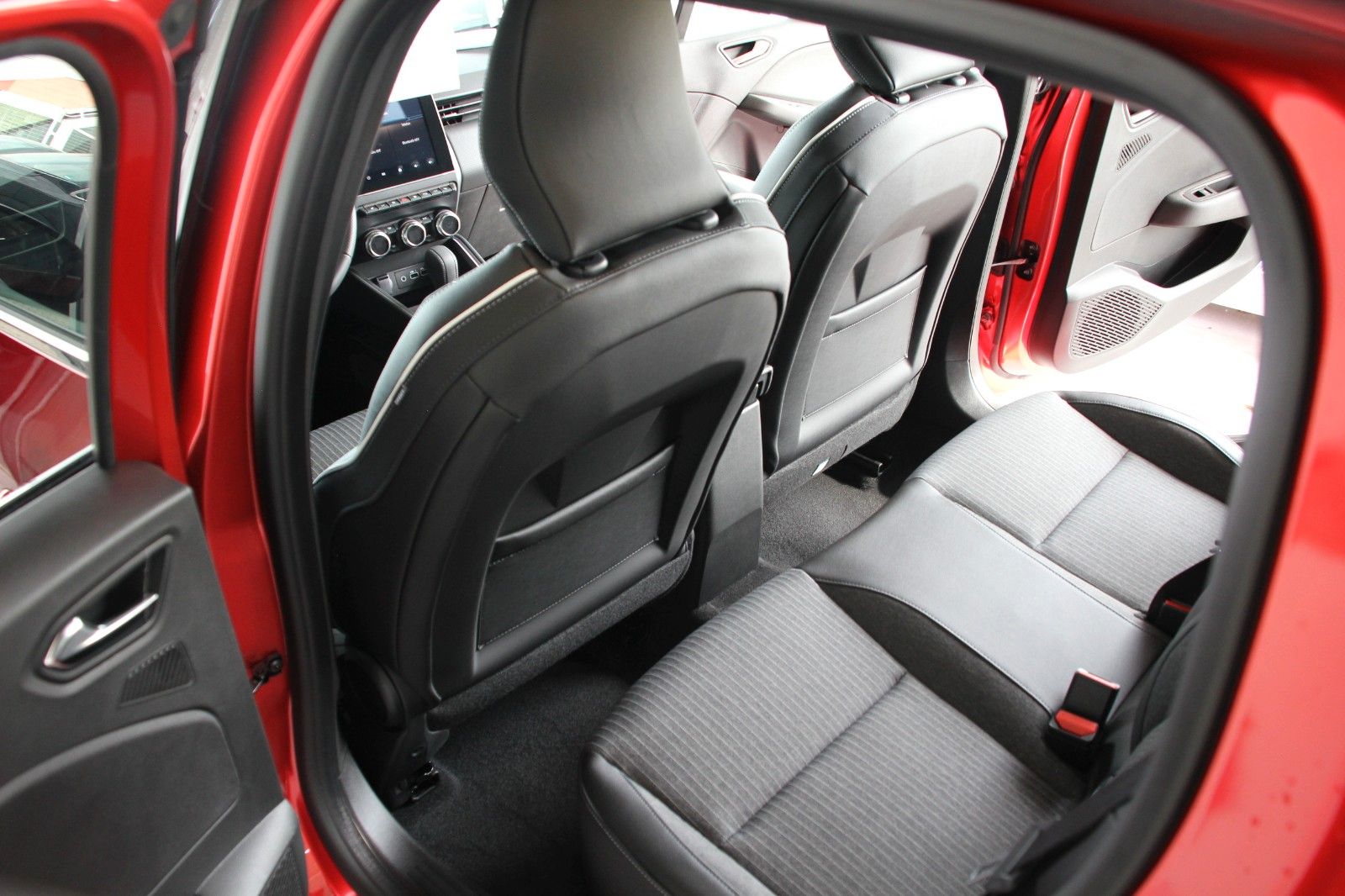 Fahrzeugabbildung Mitsubishi Colt 1.6 HEV Diamond/TOP
