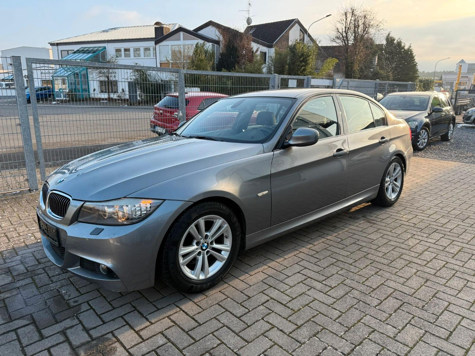 BMW 320i 3 Limousine M-Paket Edition Automatik Navi
