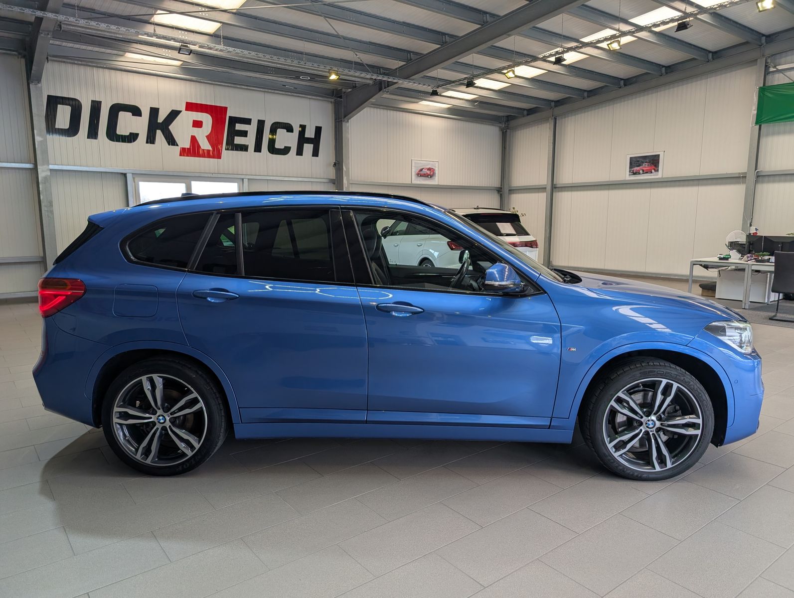 Fahrzeugabbildung BMW X1 20d xD M-Sport LED H&K Cam HUD Pano AHK 19"