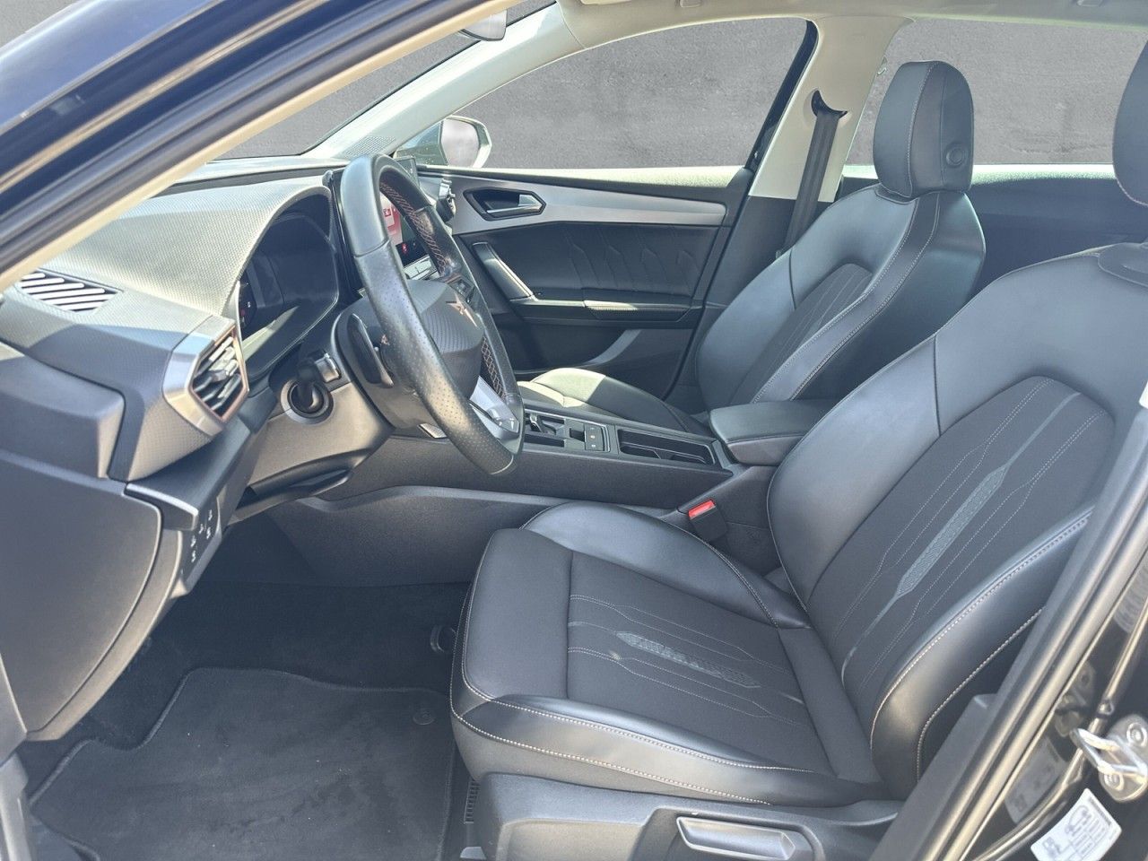 Fahrzeugabbildung CUPRA Leon Sportstourer 1.5 eTSI 150 PS DSG-1Hnd-Navi* - mit KI generiert/bearbeitet