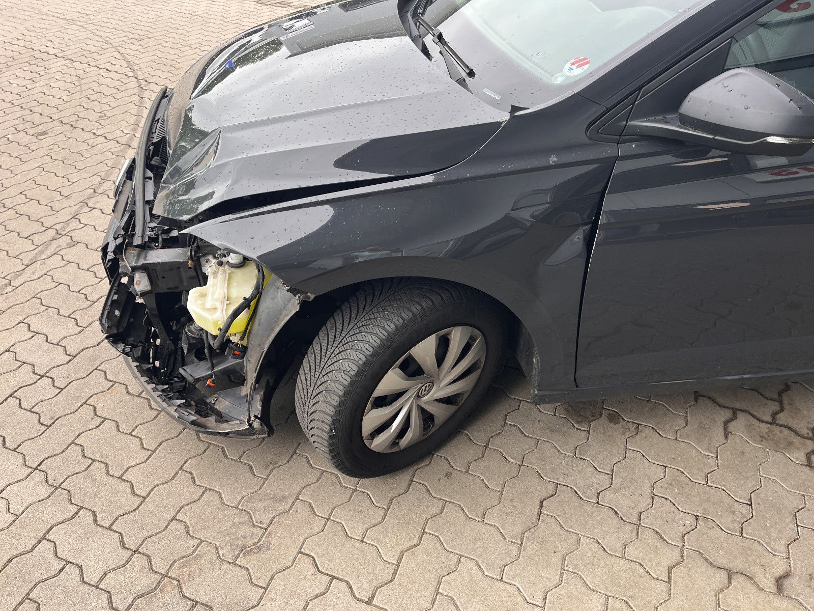 Fahrzeugabbildung Volkswagen Polo VI Trendline Frontschaden
