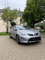Toyota Auris Life Plus 1,6-l-Valvematic Life Plus - Toyota Auris Gebrauchtwagen in München