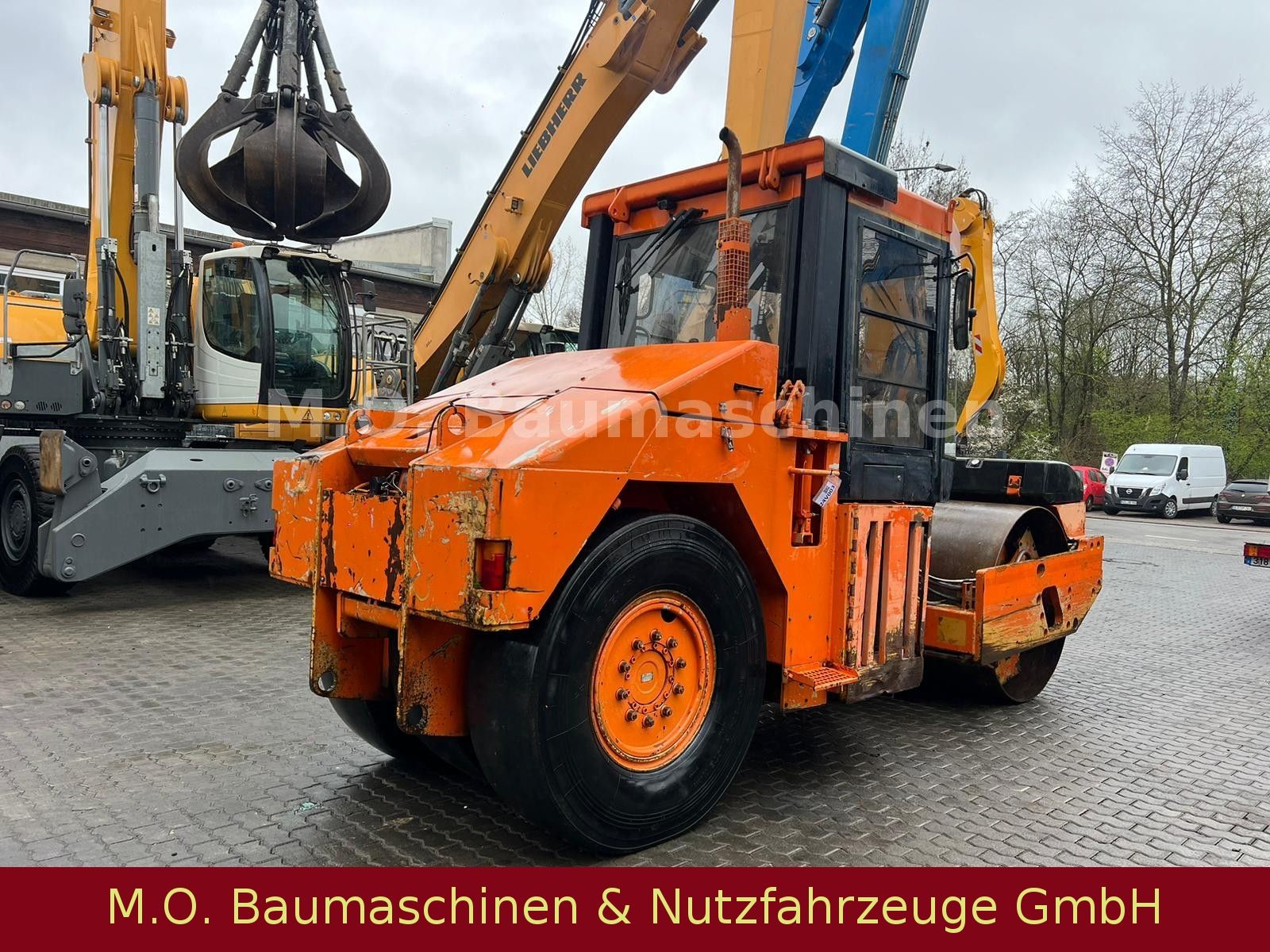 Fahrzeugabbildung CAT CB-535 B / Kombiwalze