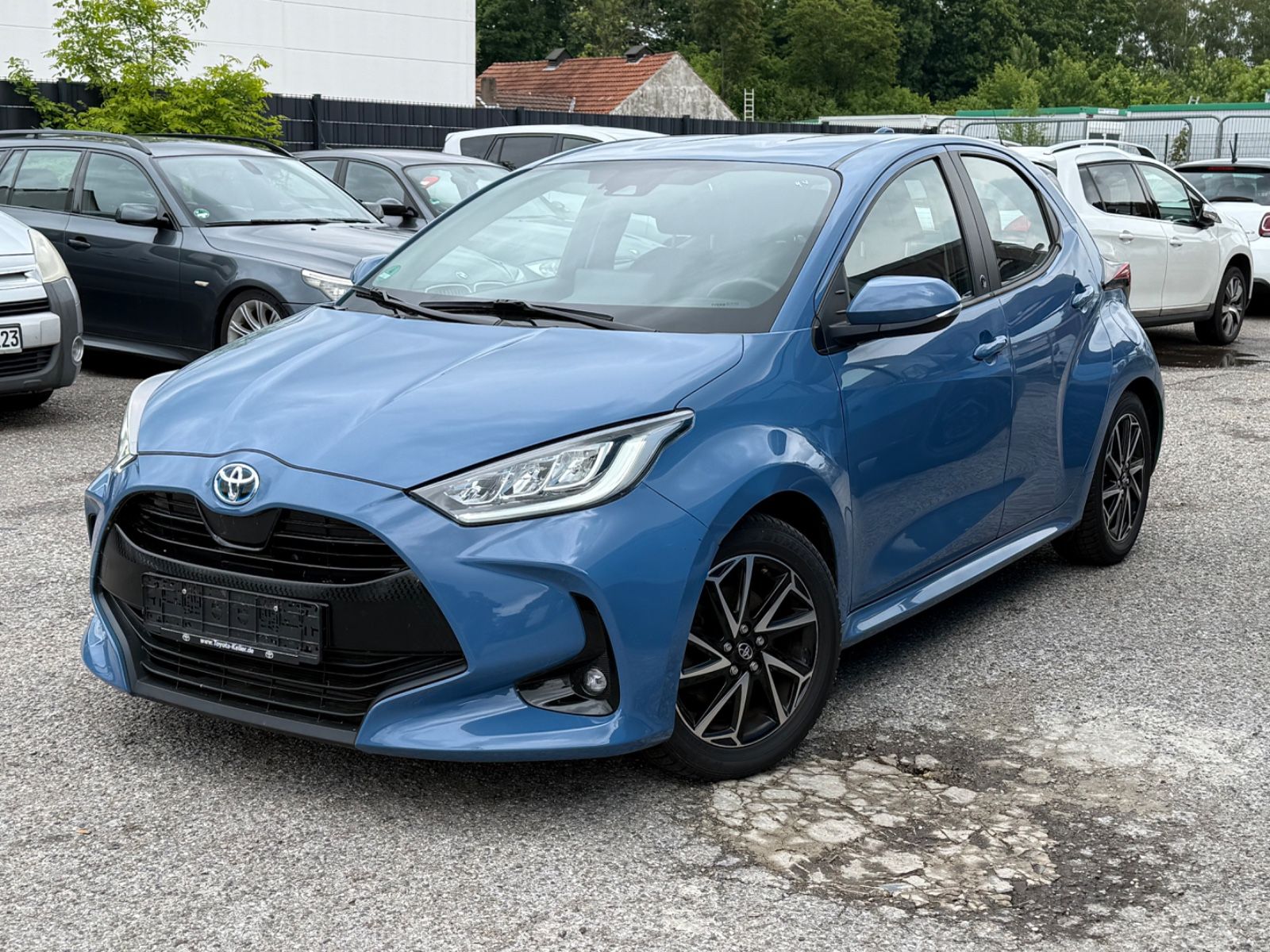 TOYOTA Yaris