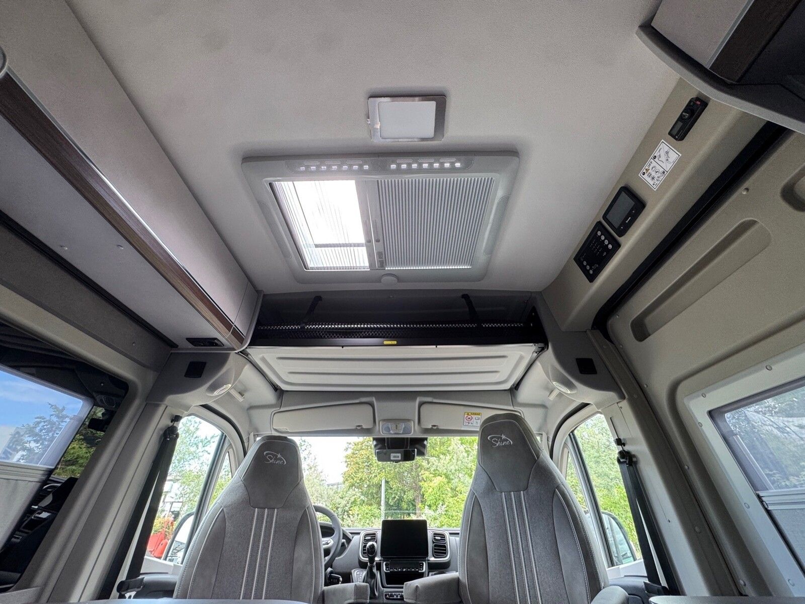 Fahrzeugabbildung Pössl Summit Shine 600 Citroen 140 PS Lithium,Solar