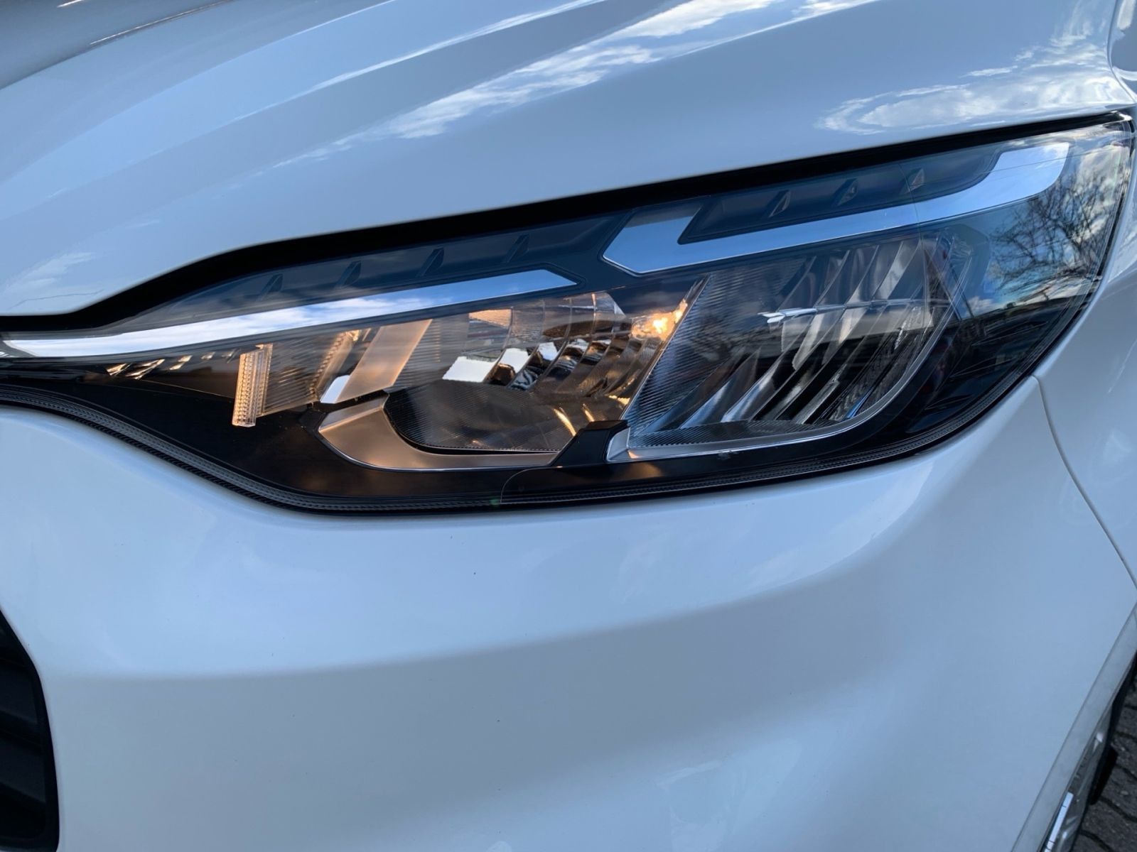 Fahrzeugabbildung Ford Transit Custom 2.0 EcoBlue 280 L2 Trend FWD