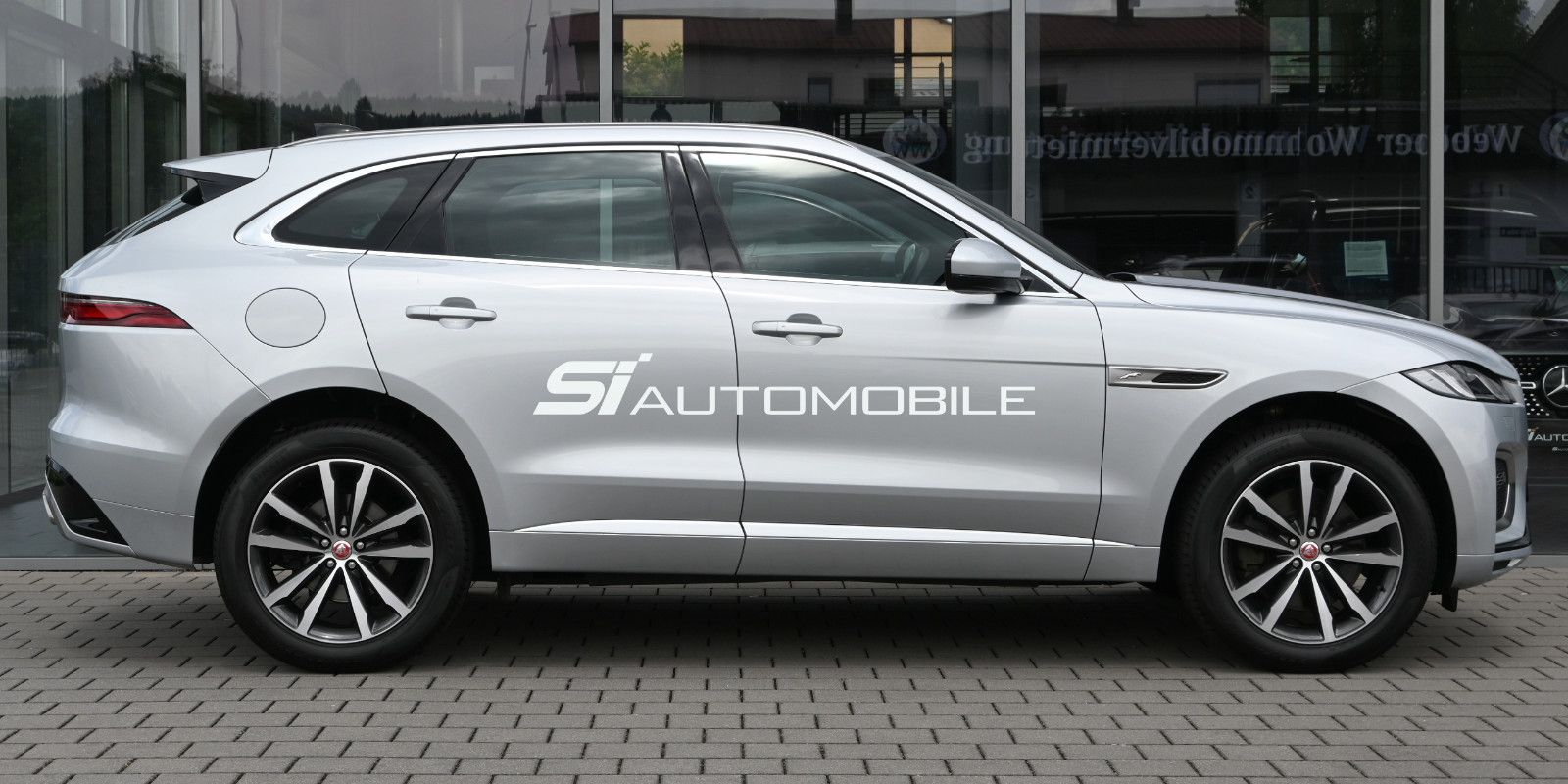Fahrzeugabbildung Jaguar F-Pace D300 R-DYNAMIC SE AWD °ACC°AHK°HUD°PANO°