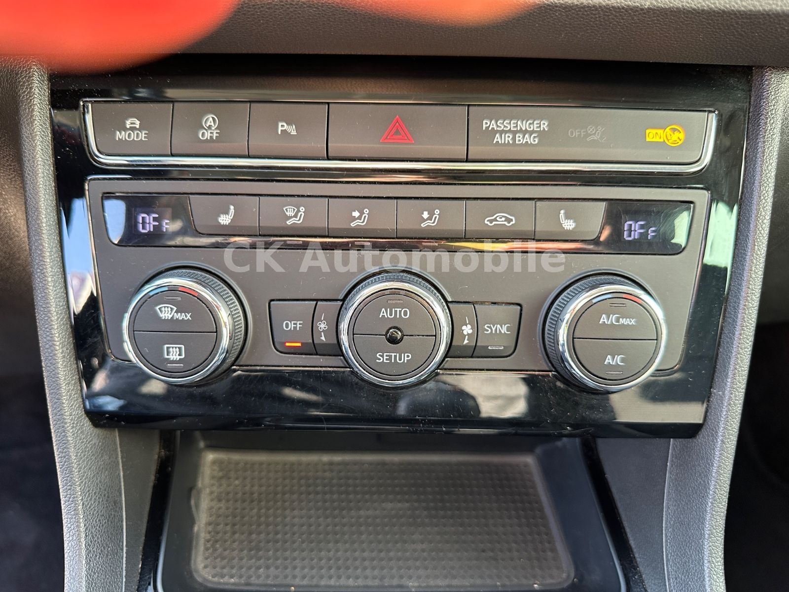 Fahrzeugabbildung SEAT Leon ST 1.5 TSI FR/Navi/Klima/LED/Tempomat/PDC