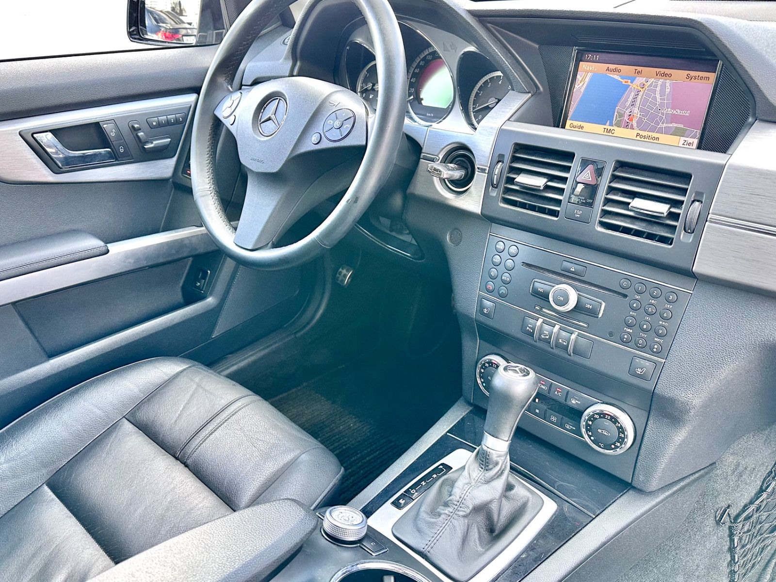 Fahrzeugabbildung Mercedes-Benz GLK 350 4MATIC*PANO+AHK+LEDER*