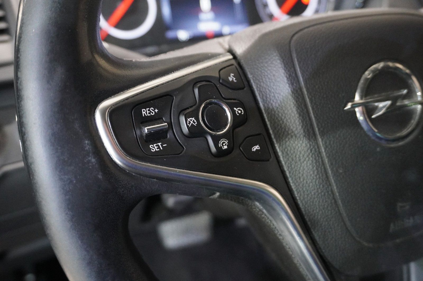 Fahrzeugabbildung Opel Insignia A ST 1.6 INNOVATION NAVI/LED/KAMERA/AHK