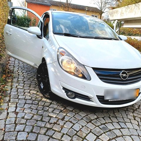 Opel Corsa D 1.4 / Color Edition 