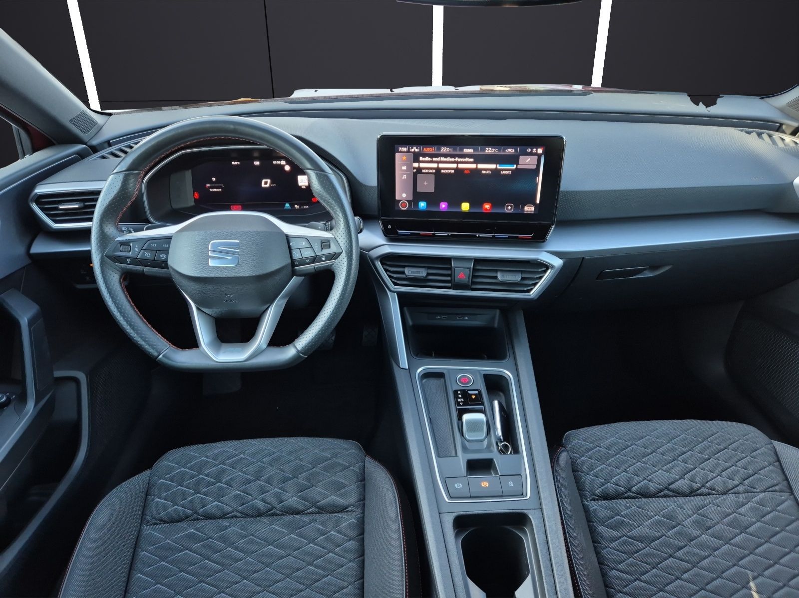 Fahrzeugabbildung SEAT Leon eTSI FR-Line DSG LED Navi ACC RFK SH 18"