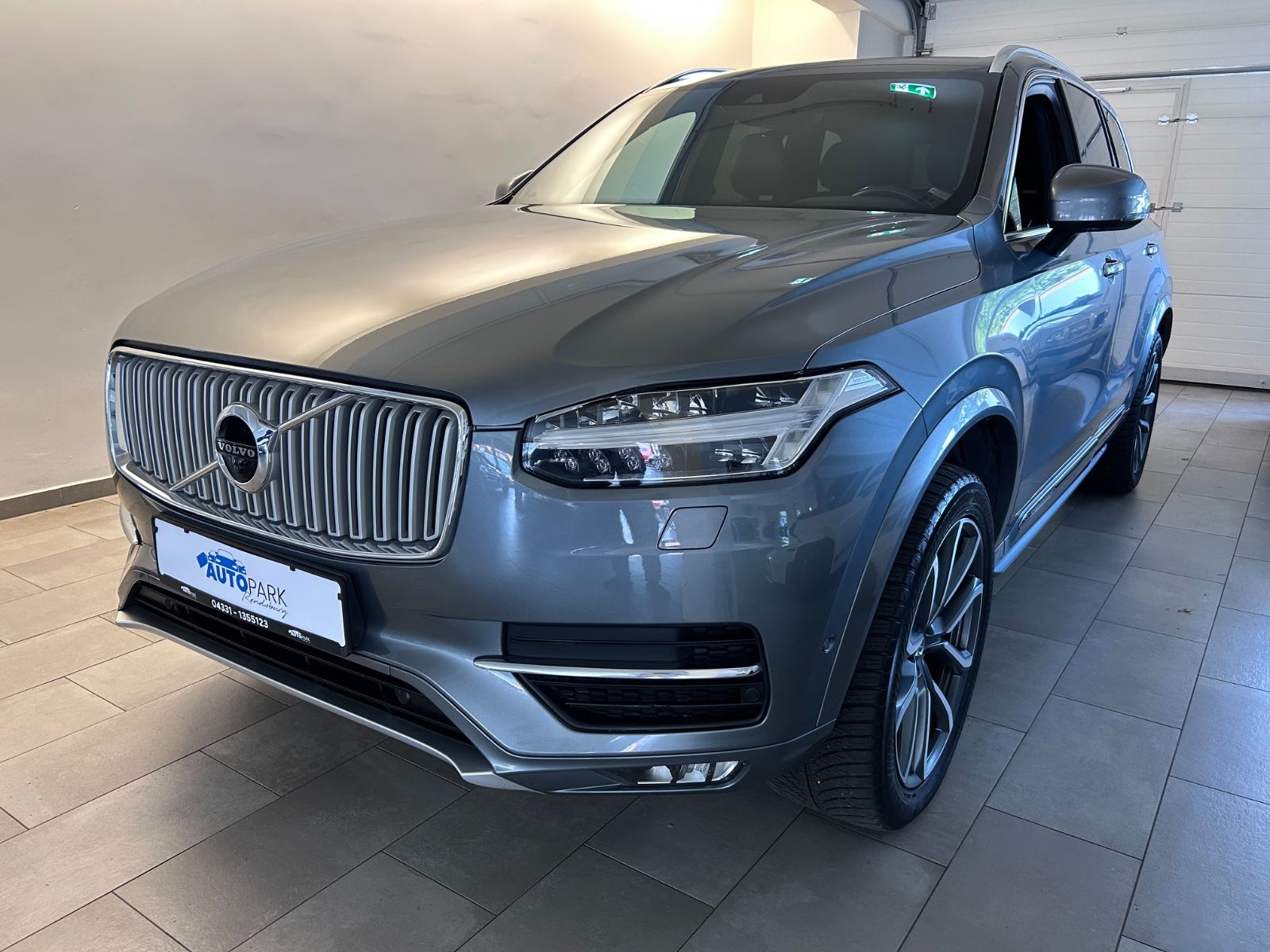 Volvo XC90 - 1