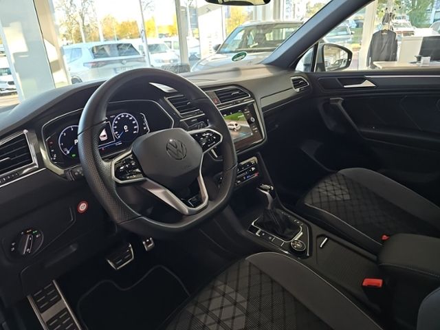 Fahrzeugabbildung Volkswagen Tiguan Allspace 2.0 TDI 4M DSG R-Line PANO MATRI