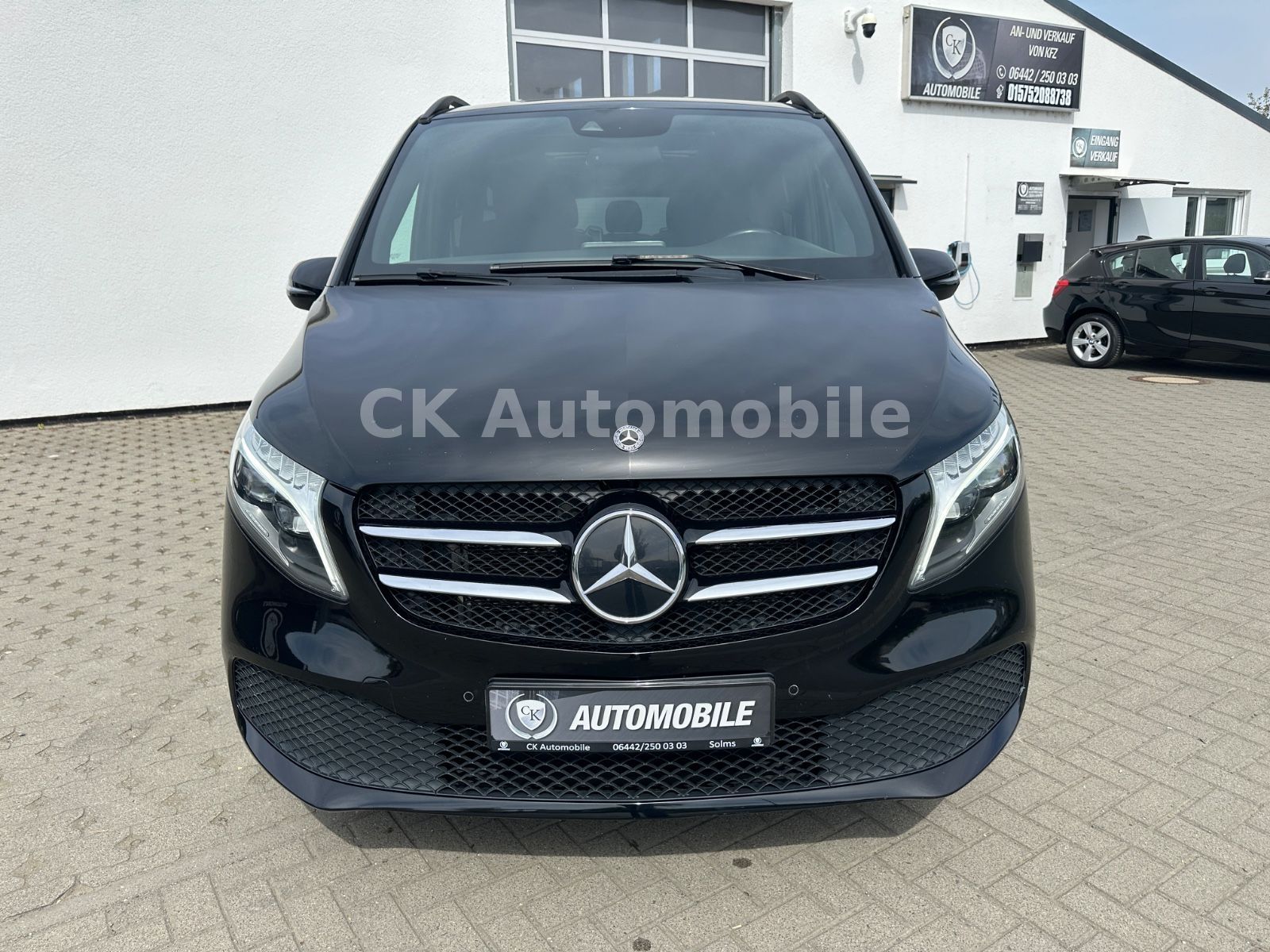 Fahrzeugabbildung Mercedes-Benz V300d EDITION 4Matic AMG-Line/7 Sitze/Pano/LED