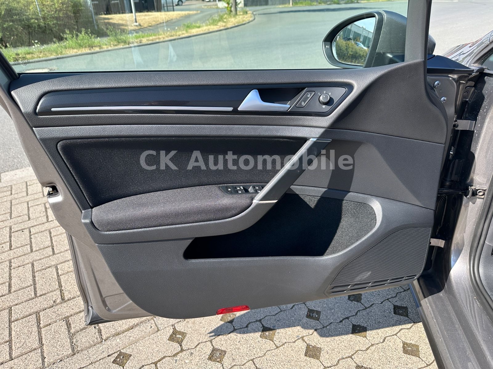 Fahrzeugabbildung Volkswagen Golf VII Lim. GTD BMT/DSG/Navi/Bi-Xenon/PDC