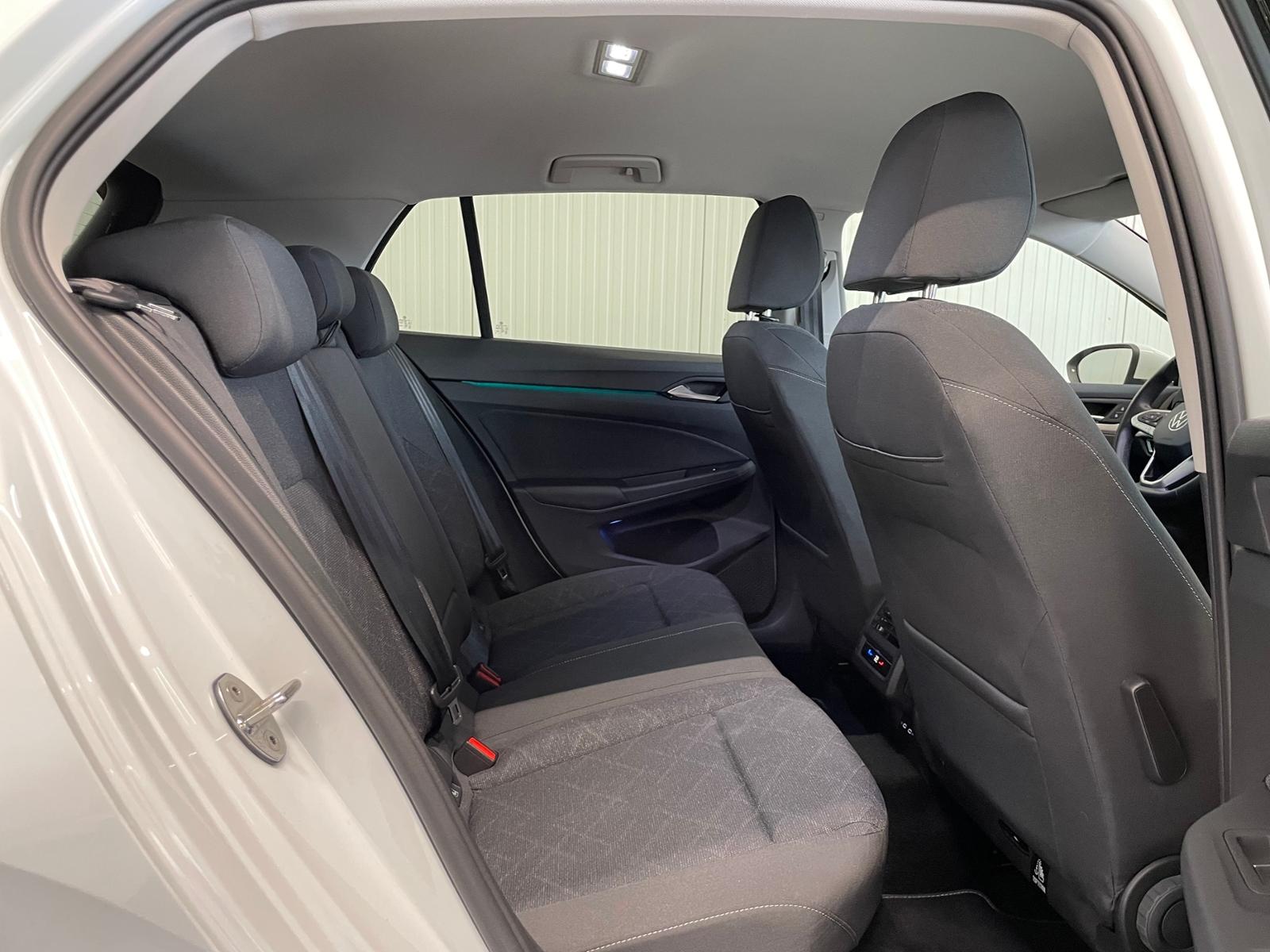 Volkswagen Golf VIII Life 1.0 eTSI DSG NAVI ACC SHZ, миниатюра 24