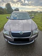 Skoda Superb 2.0 TDI 125kW DSG Elegance Combi Elegance - gebrauchte Skoda Superb aus dem Jahr 2012