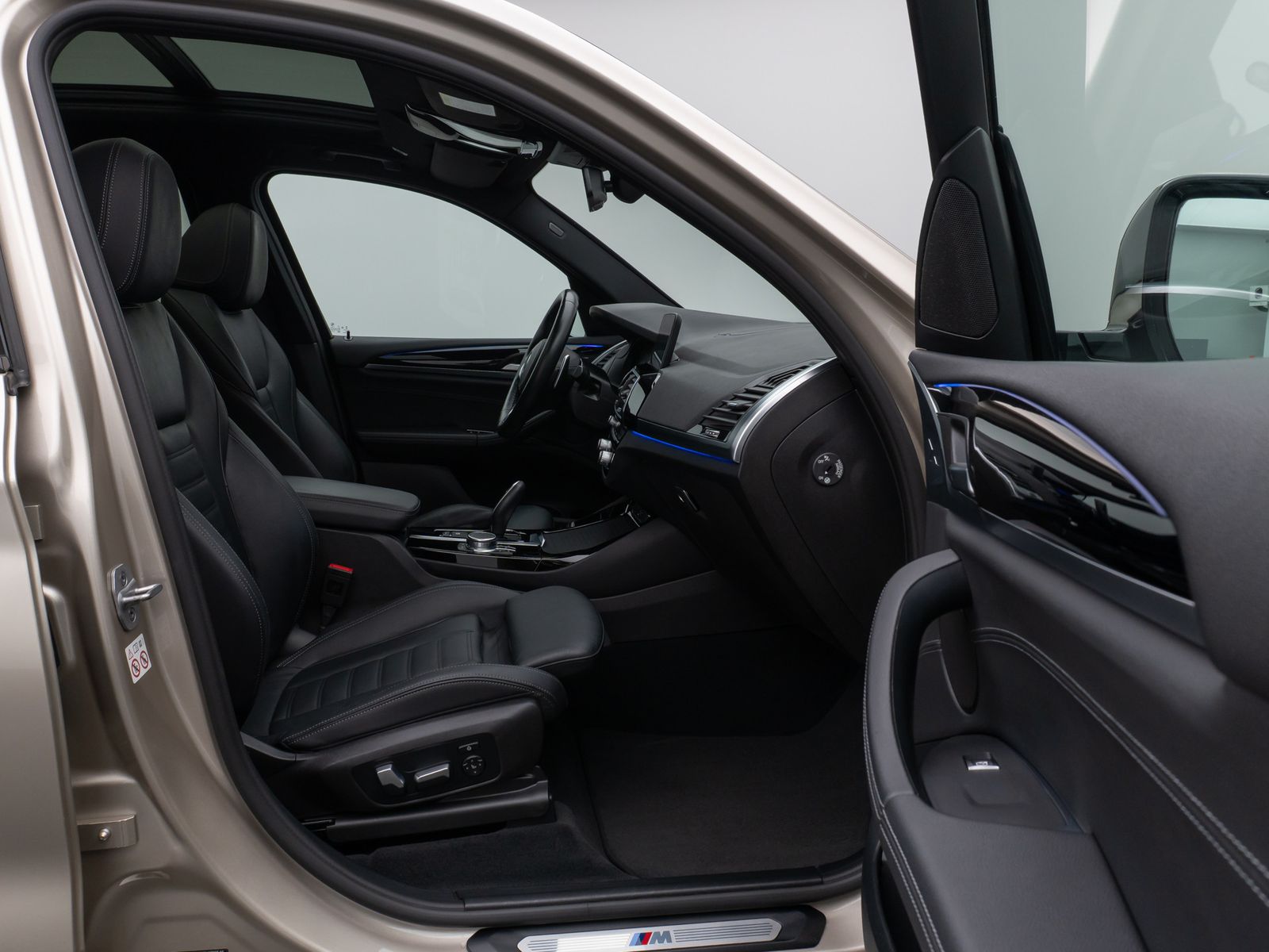 Fahrzeugabbildung BMW X3 xD30d M Sport Panorama Kamera DAB HiFi DisKey