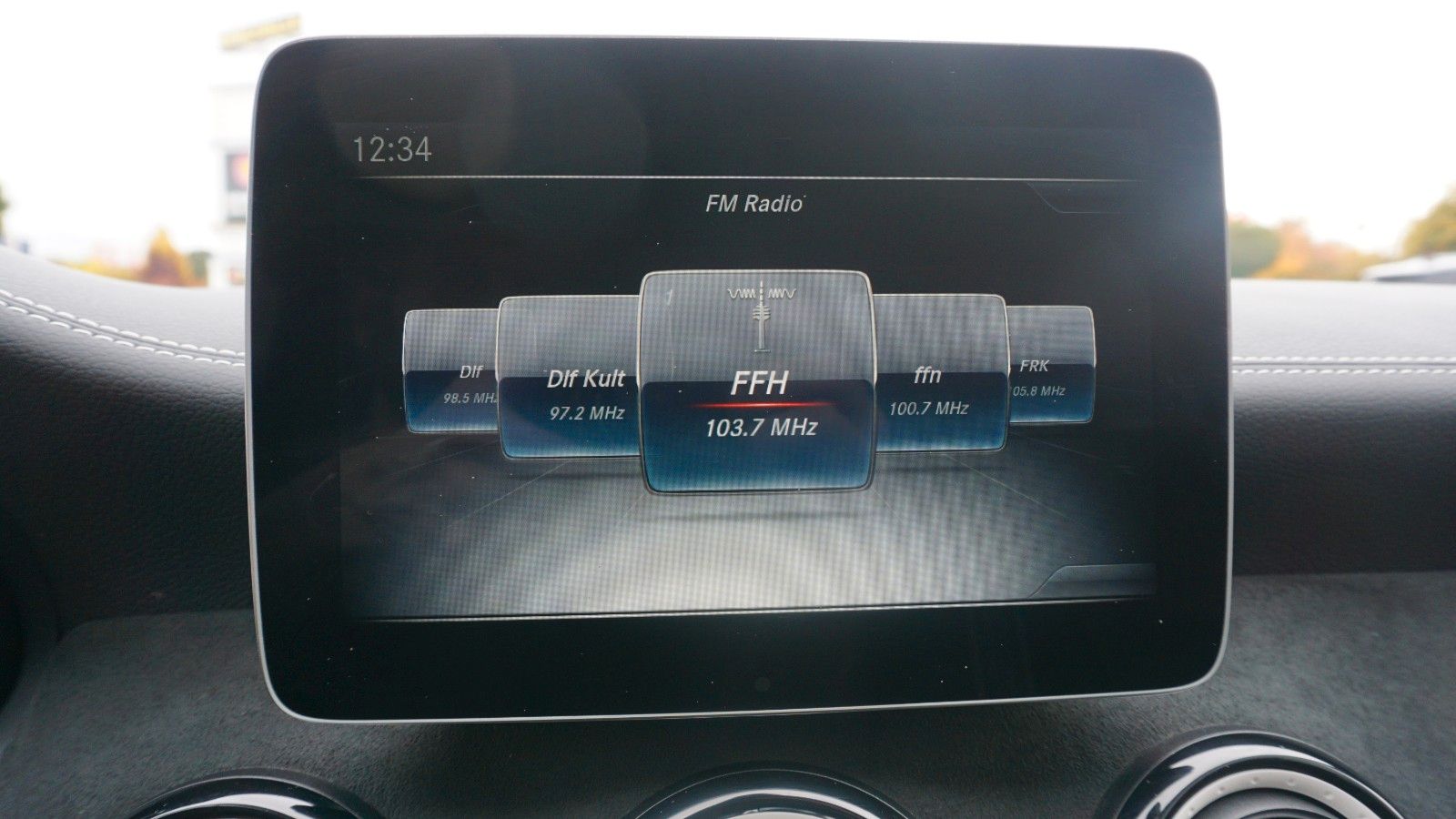 Fahrzeugabbildung Mercedes-Benz A 180d AMG Line T.Leder,LED, Navi,SH,PDC