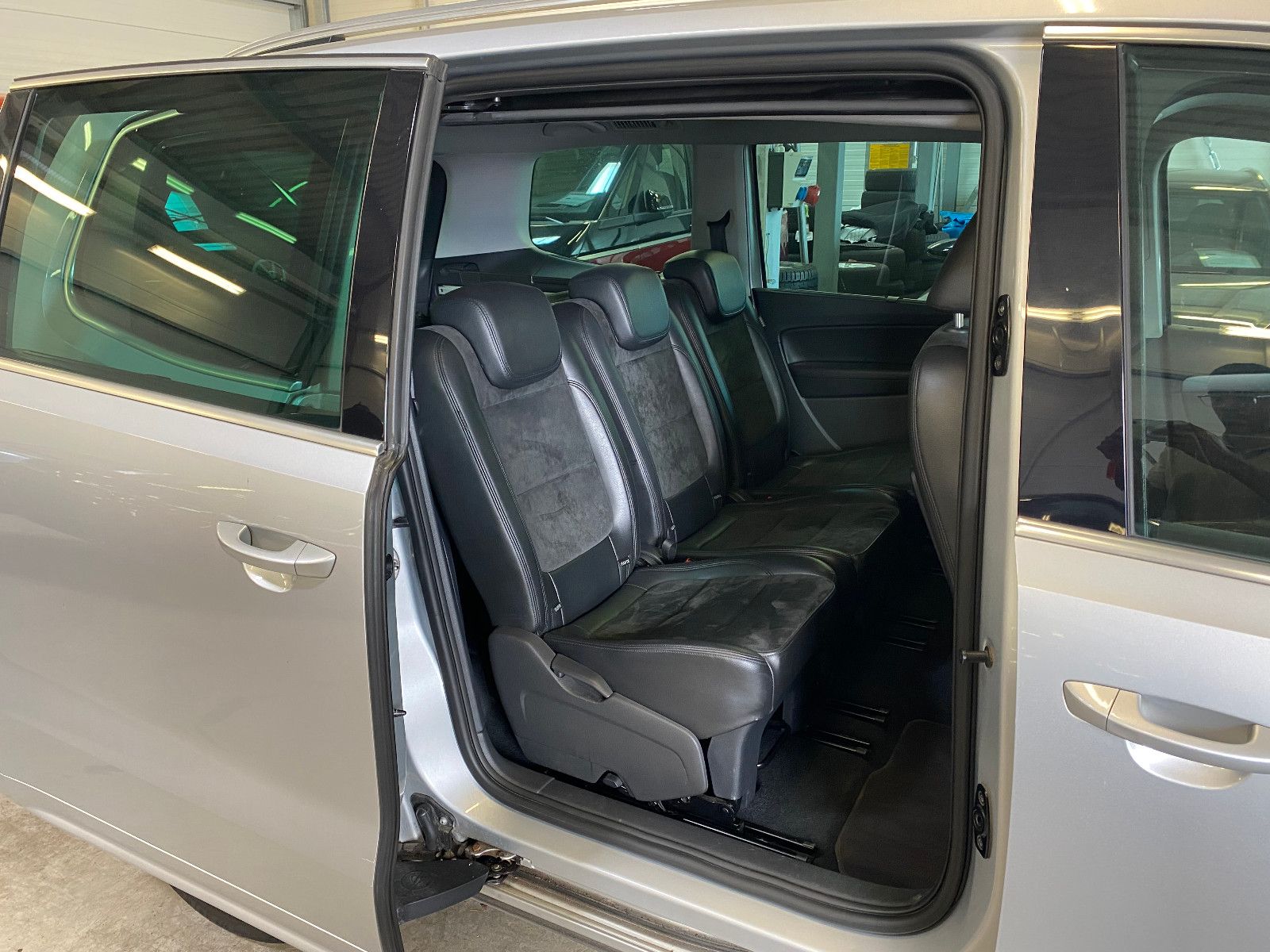Fahrzeugabbildung Volkswagen Sharan Highline TDI DSG AHK DCC Pano Xenon Sthz