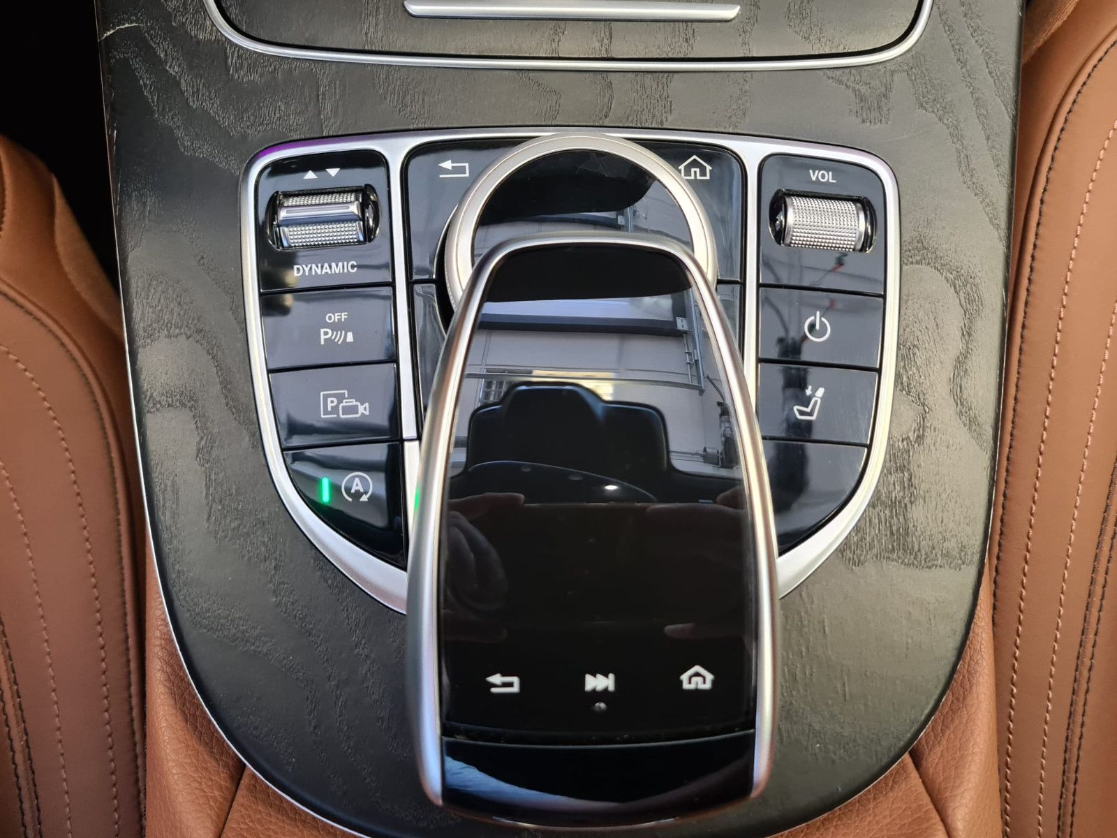 Fahrzeugabbildung Mercedes-Benz E 400 T-Modell 4Matic/ Multibeam / AHK / AMG