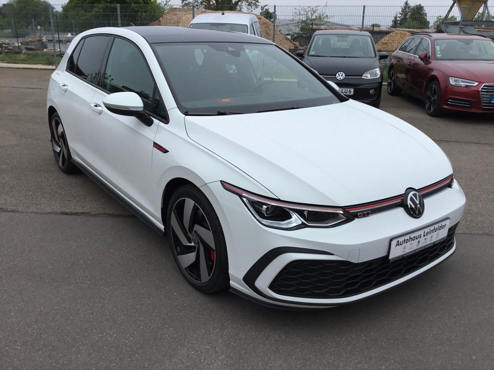 Fahrzeugabbildung Volkswagen Golf 2.0 TSI DSG GTI+Pano+18"+IQ Light