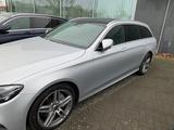 Mercedes-Benz E 220d AMG 4Matic AHK Pano 360 StHz CarPlay Burm - Mercedes-Benz E 220 mit Panoramadach