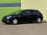 Opel Astra J 1.6 Lim. 5-trg. Selection/PDC/Klima - Opel Astra Selection mit Benzin-Antrieb