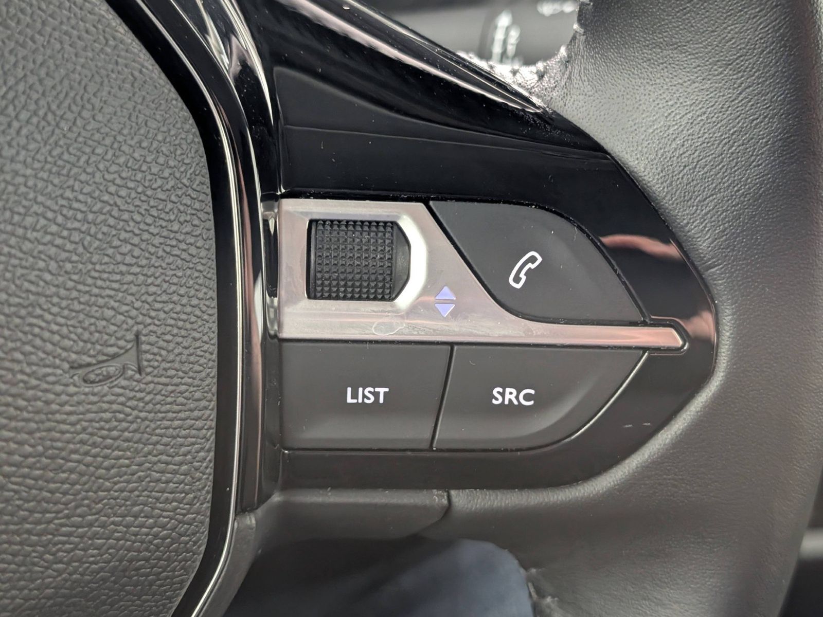 PEUGEOT 208 1.2 Active LED Klima – Bild 25