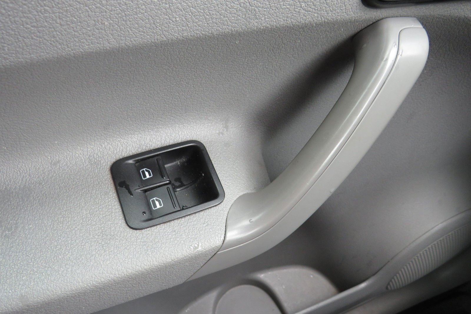Fahrzeugabbildung Volkswagen Caddy Kasten KLIMA PDC WERKSTATTSCHRÄNKE 1.HAND