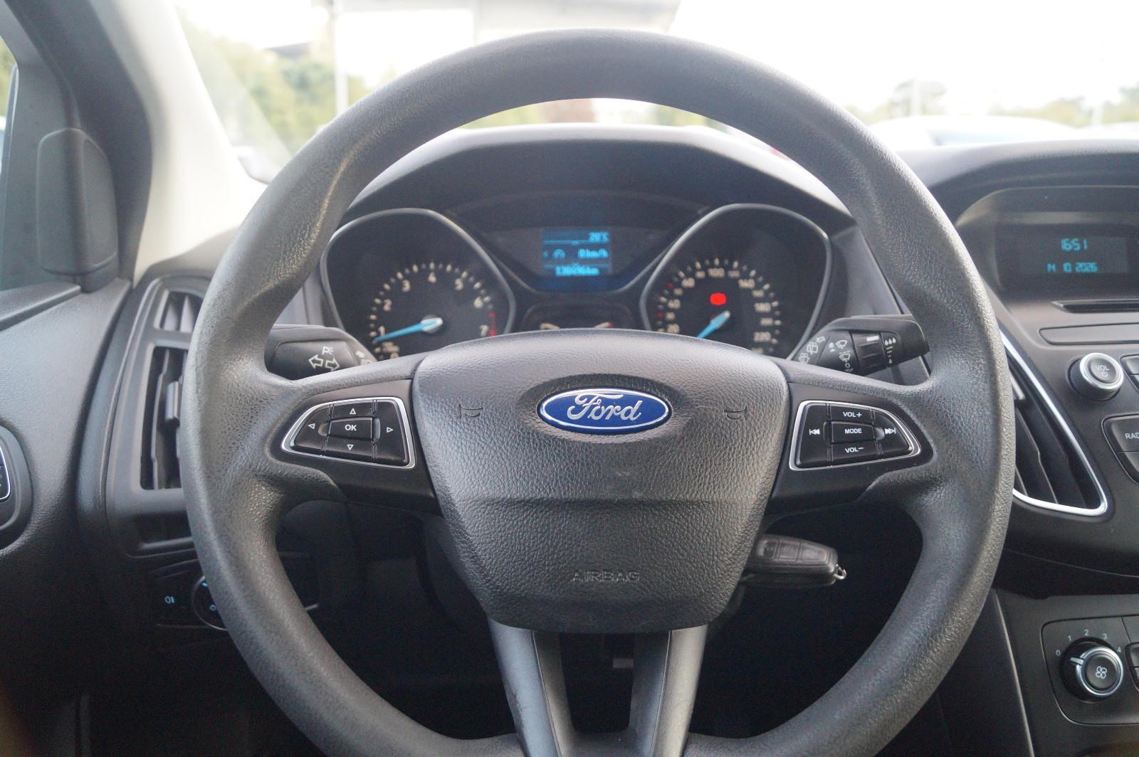 Ford Focus 2015 — photo 16