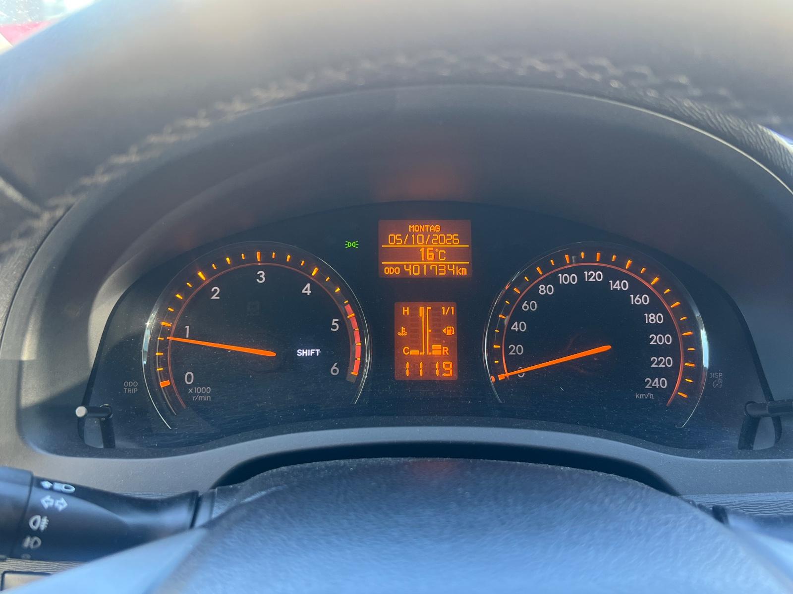 Toyota Avensis 2011 — photo 13