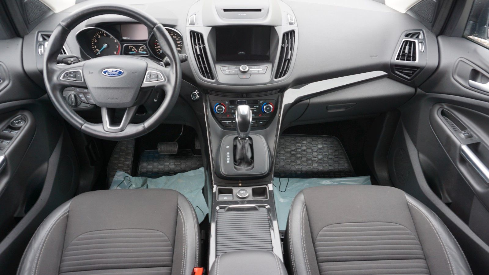 Fahrzeugabbildung Ford Kuga Titanium, Navi, Allrad, PDC, LED