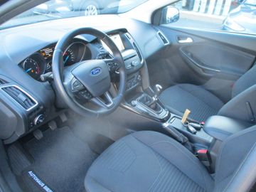 Ford Focus Turnier Titanium PDC + Keyfree + AHK ab.
