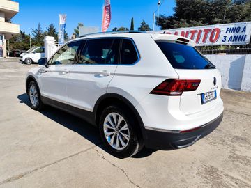 Volkswagen Tiguan - 12