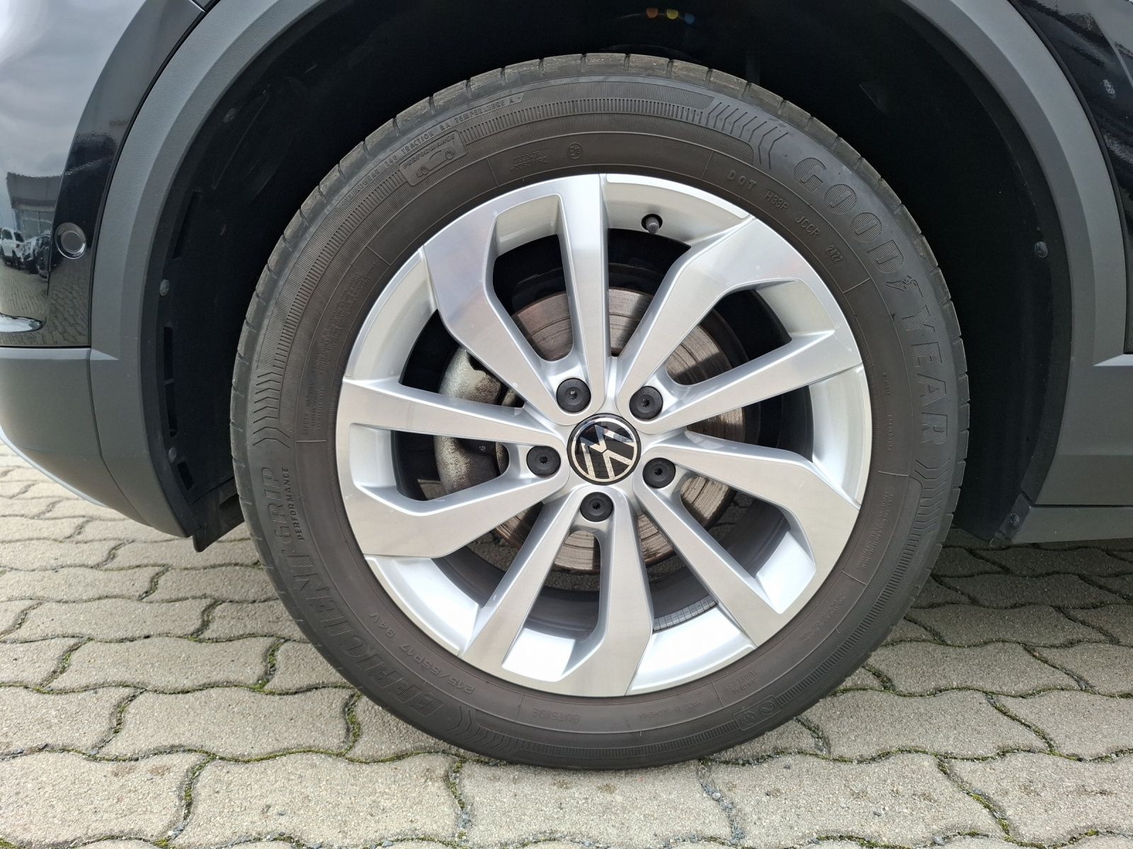 Fahrzeugabbildung Volkswagen T-Roc TSI Style LED AHK Navi AID ACC RFK SH