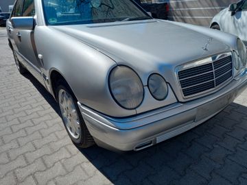 Mercedes E 240 - 5