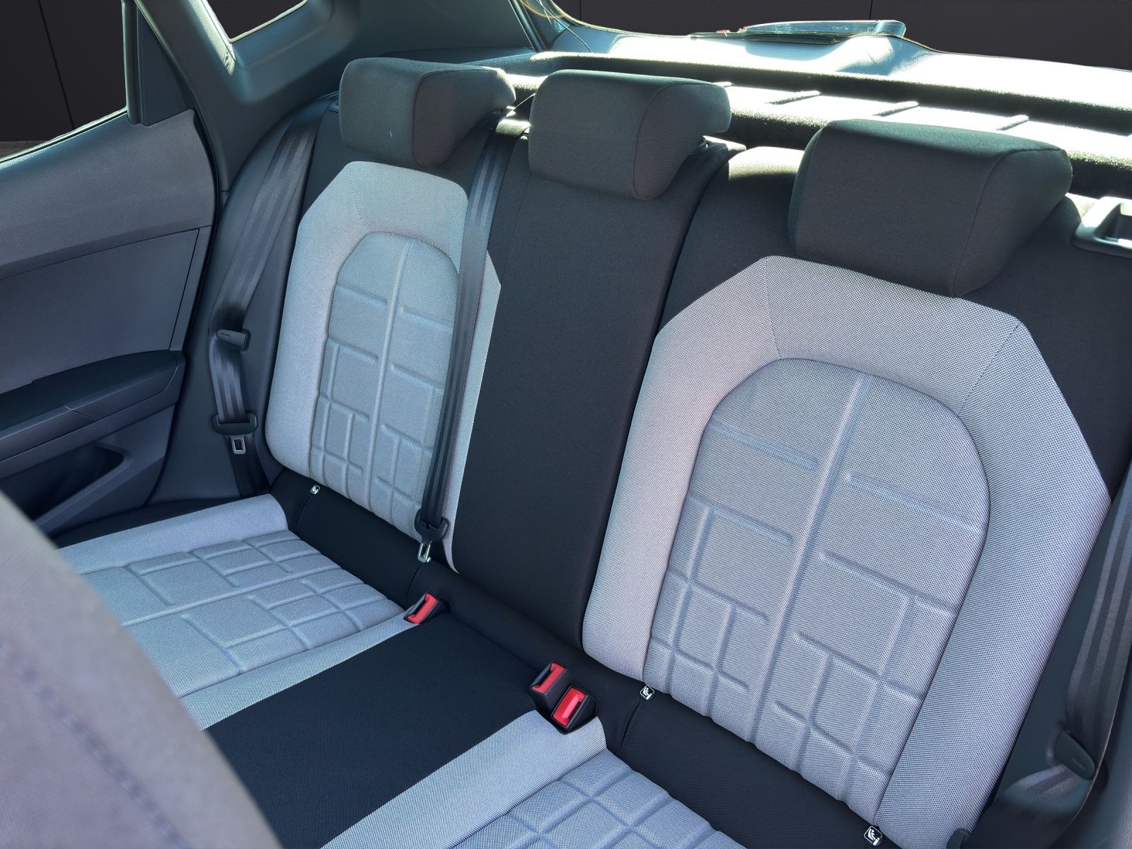Fahrzeugabbildung SEAT Arona 1.0 TSI FR KESSY RFK 18" BICOLOUR