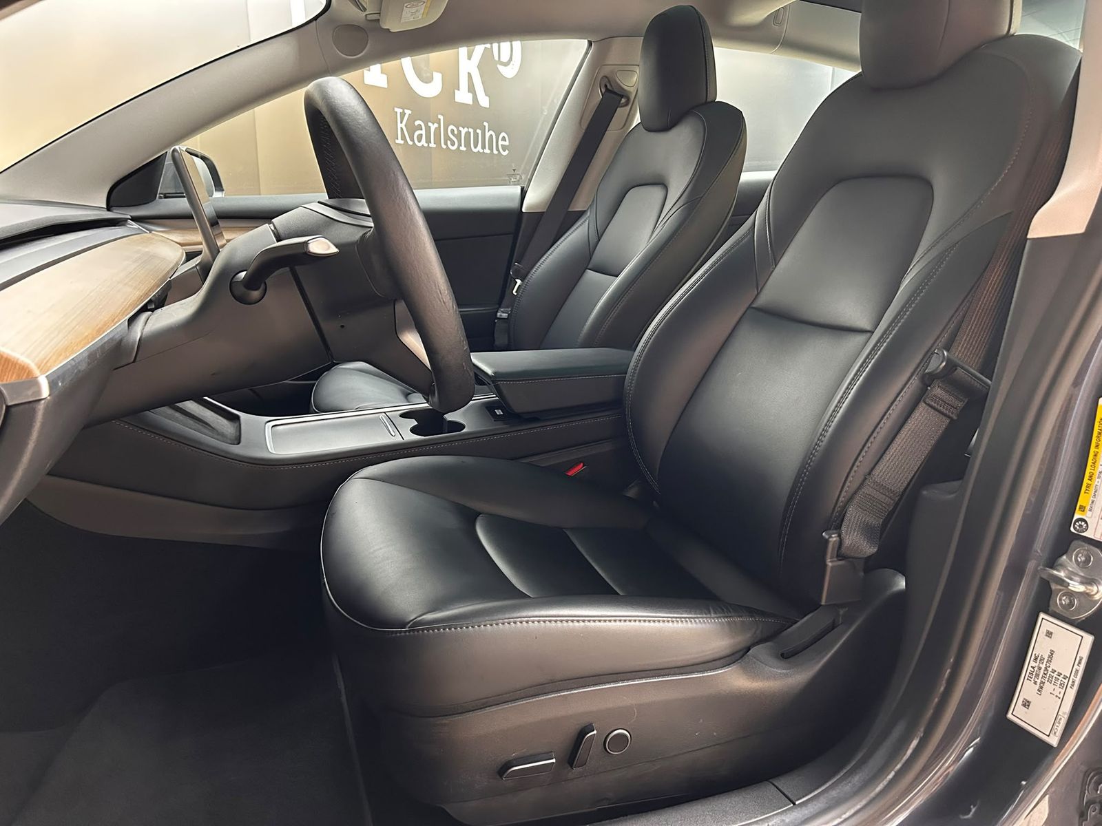 Fahrzeugabbildung Tesla Model 3 Long Range Dual AWD PANO+LED+NAVI+KAM+WP