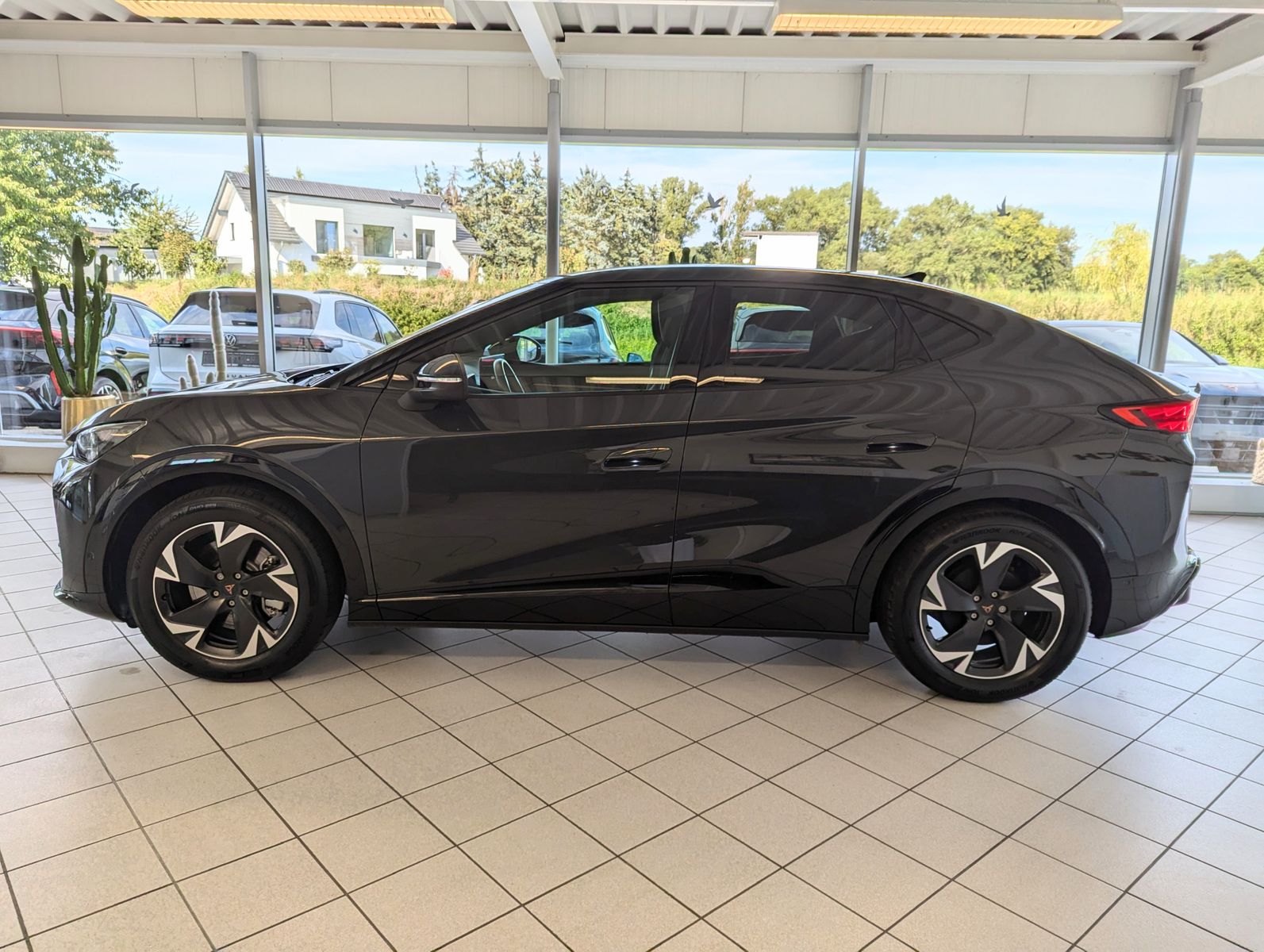 CUPRA Tavascan 210 kW Endura Drive-Pack 82kwh Navi-15" - Image 4