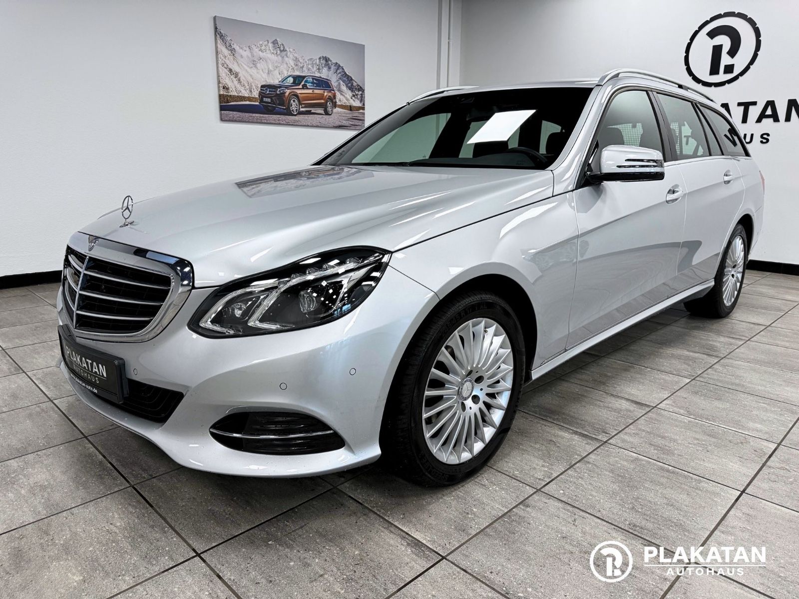 Mercedes-Benz E 220 CDI Distronic LED Navi AHK MB-Service