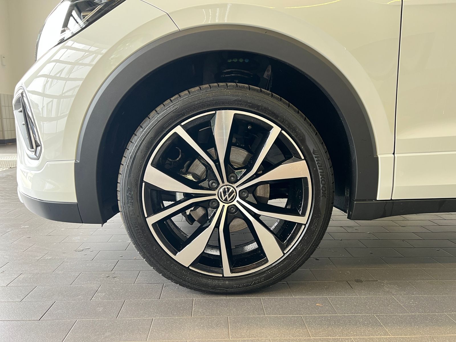 Fahrzeugabbildung Volkswagen T-Cross R-Line 1.5 TSI DSG *AHK, IQ.LIGHT, ACC,