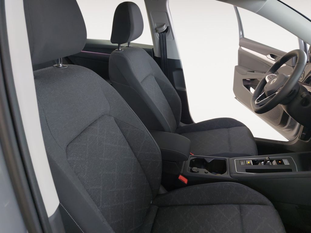 Fahrzeugabbildung Volkswagen Golf 1.5 eTSI DSG Life AHZV Navi LED