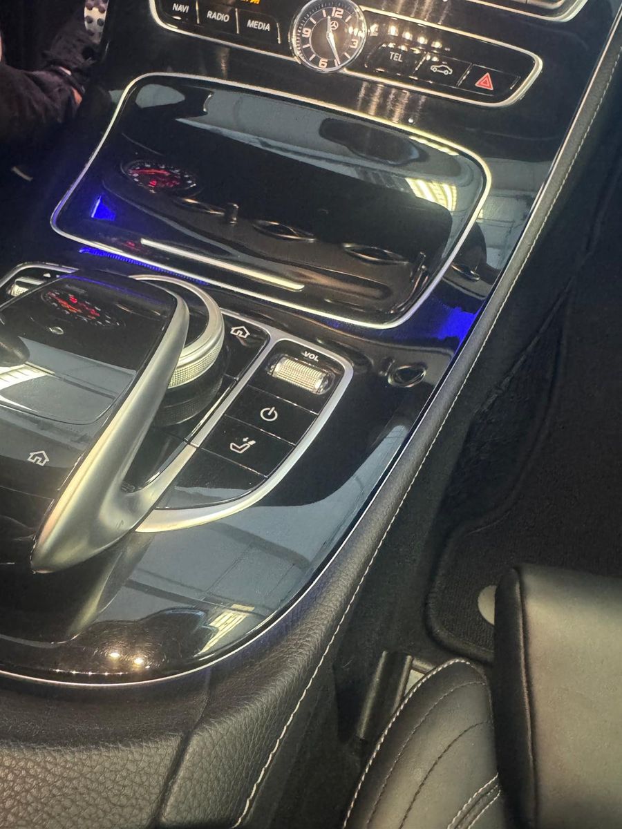 Fahrzeugabbildung Mercedes-Benz E 400 T-Modell 4Matic/LED/PANORAMA/AMG-LINE/NAVI