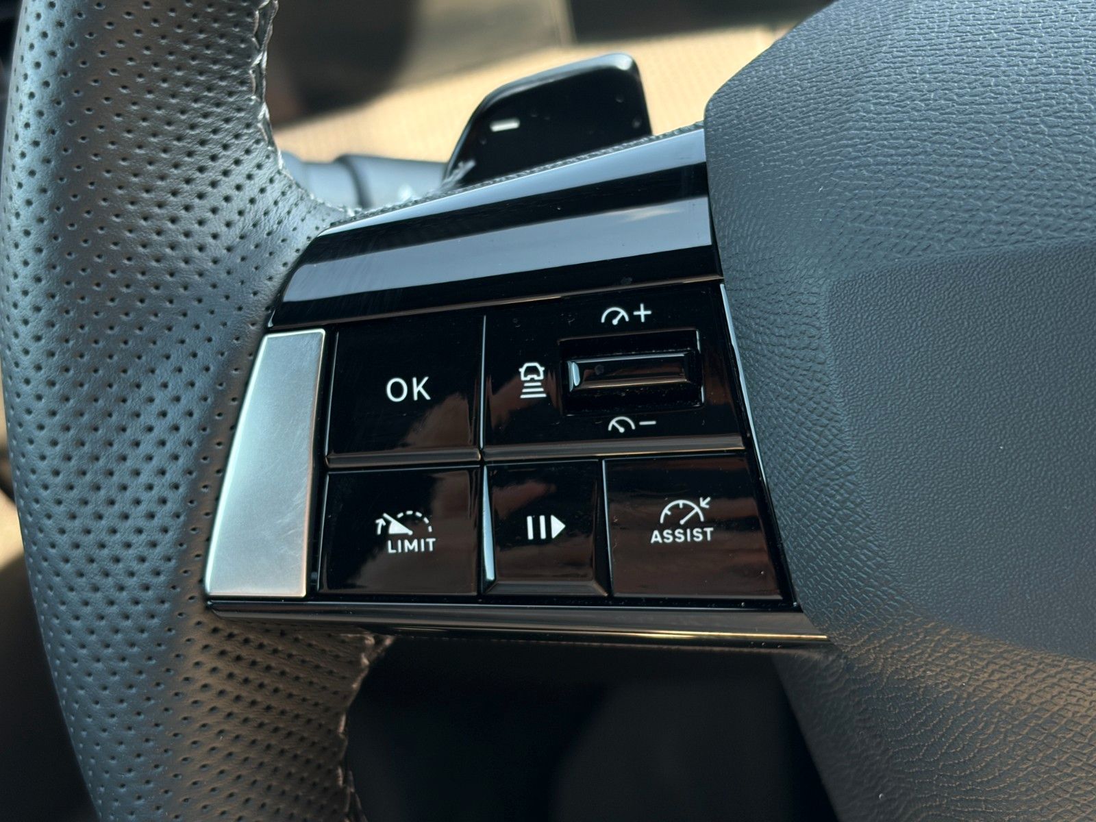 Fahrzeugabbildung Opel Astra L GS 1.2 Turbo Matrix HuD 360° LHZ CarPl.